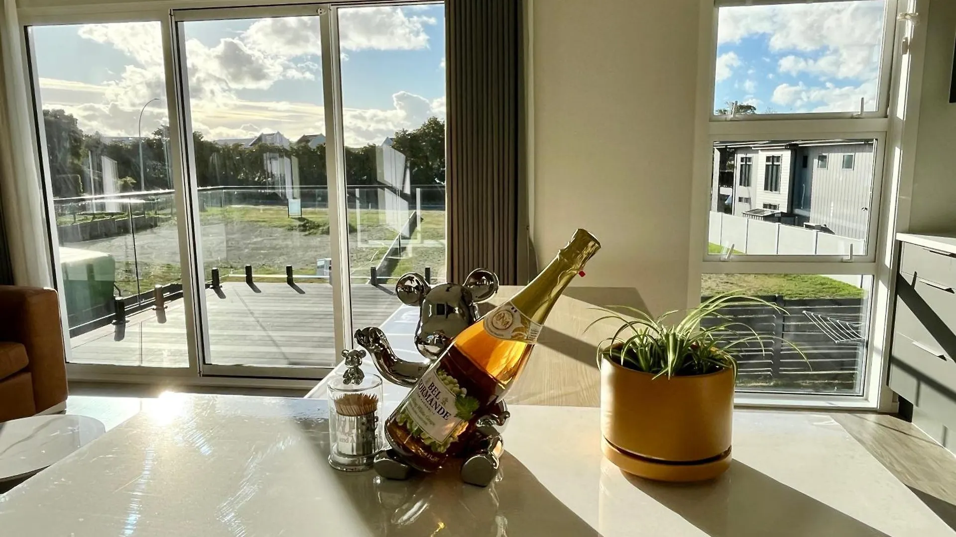 Brand New Lakeside Cozy Hoiho King Taupo New Zealand