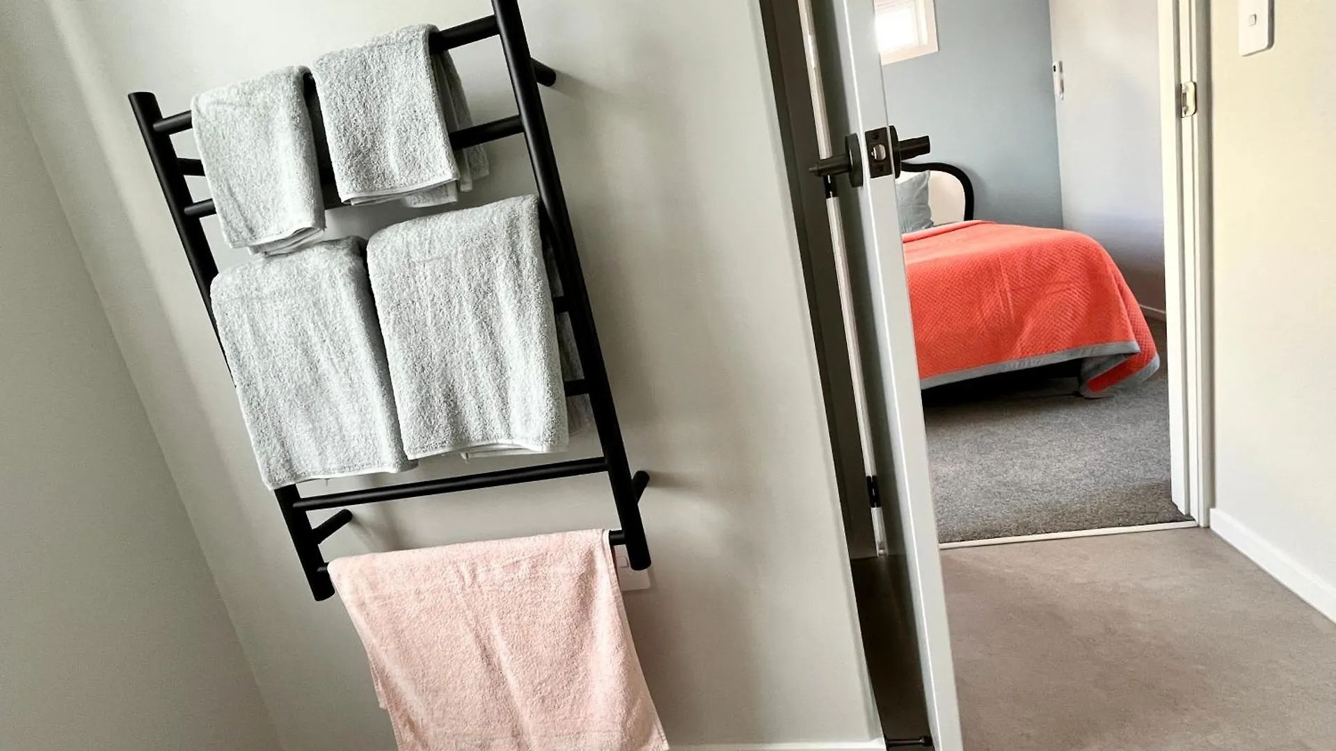 Guest house Brand New Lakeside Cozy Hoiho King Taupo New Zealand