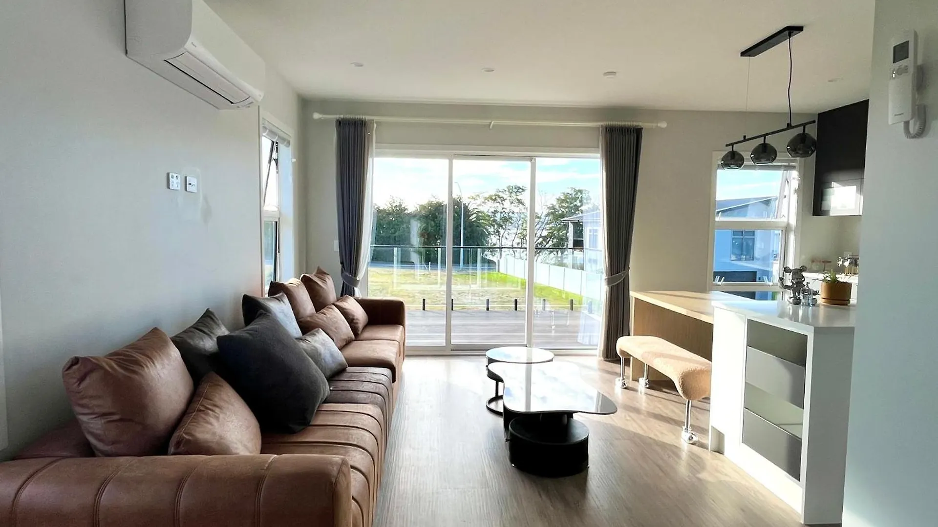 Brand New Lakeside Cozy Hoiho King Taupo