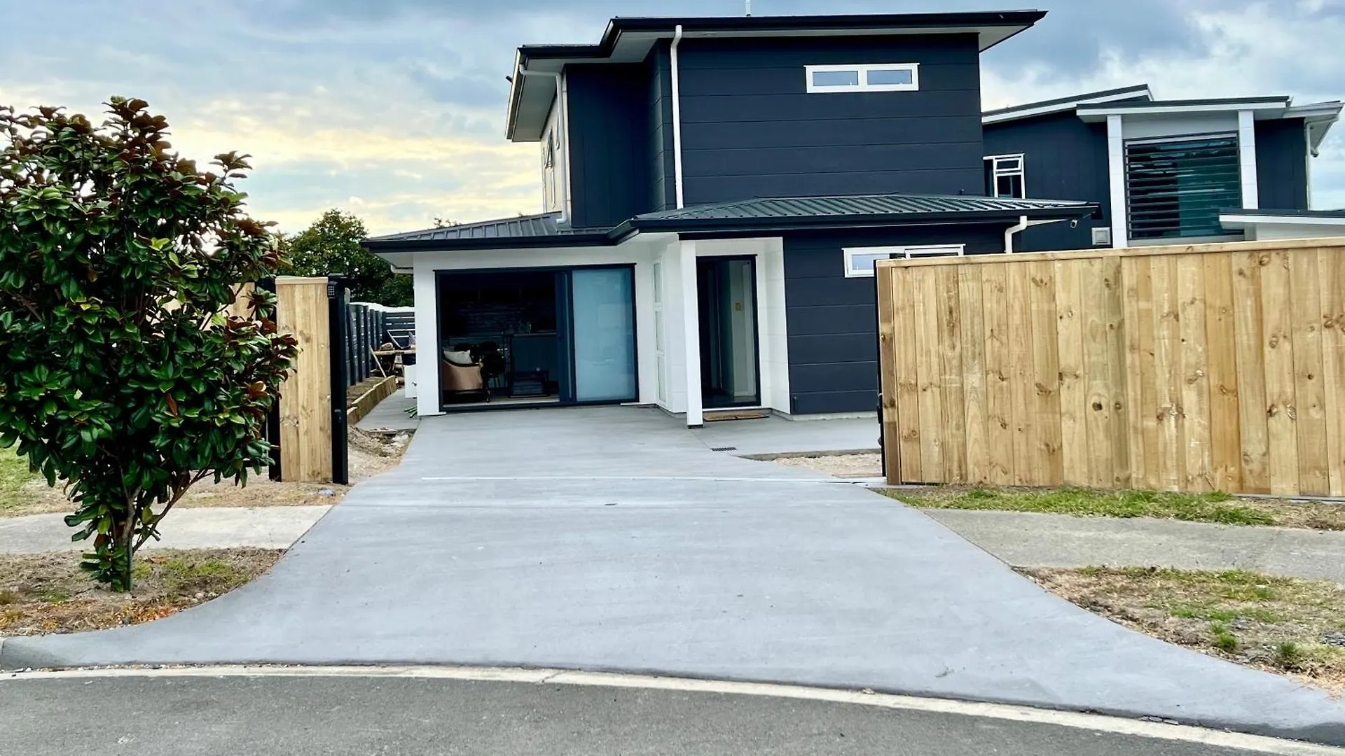 Brand New Lakeside Cozy Hoiho King Taupo 0*,