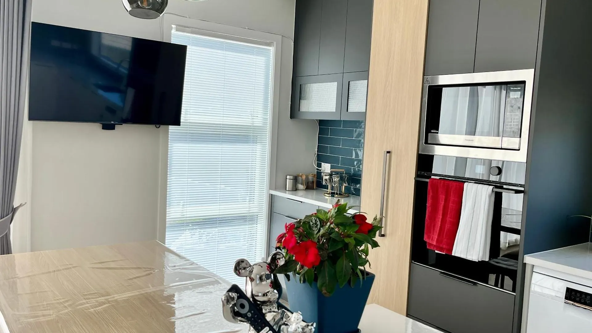 Brand New Lakeside Cozy Hoiho King Taupo Guest house