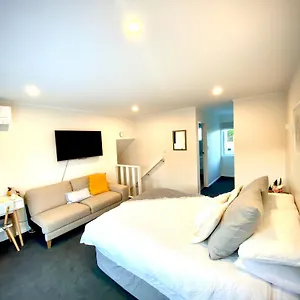 2 Mile Bay Guest house