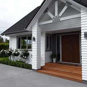 No. 6 Heathcote Bed & Breakfast